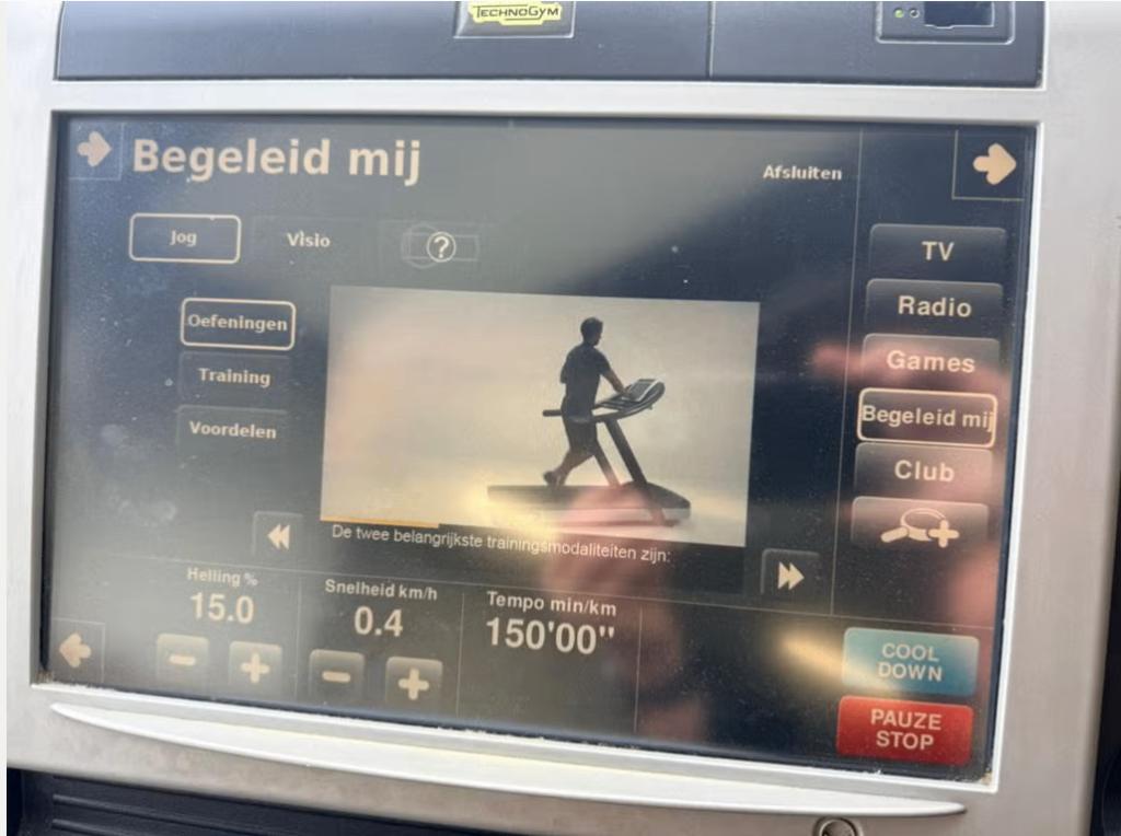 Technogym jog 700 visioweb, Sport en Fitness, Fitnessmaterialen, Ophalen, Zo goed als nieuw