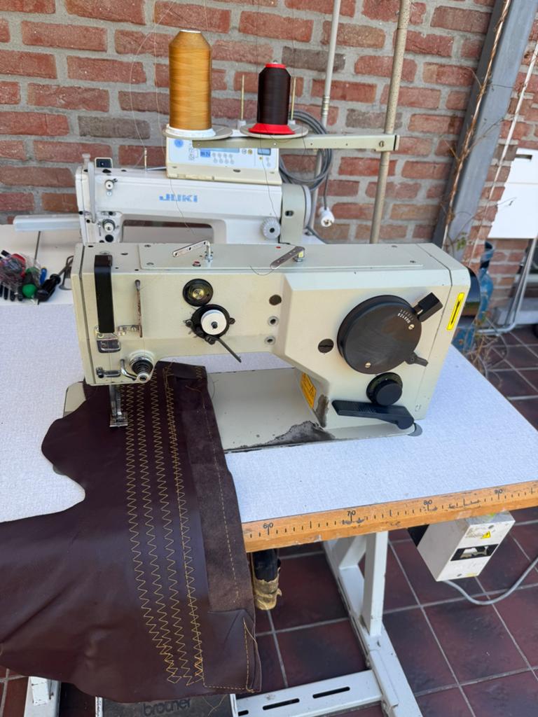 Machine à coudre Global Zigzag de 10 mm de large, 220 V, Enlèvement, Comme neuf, Machine à coudre