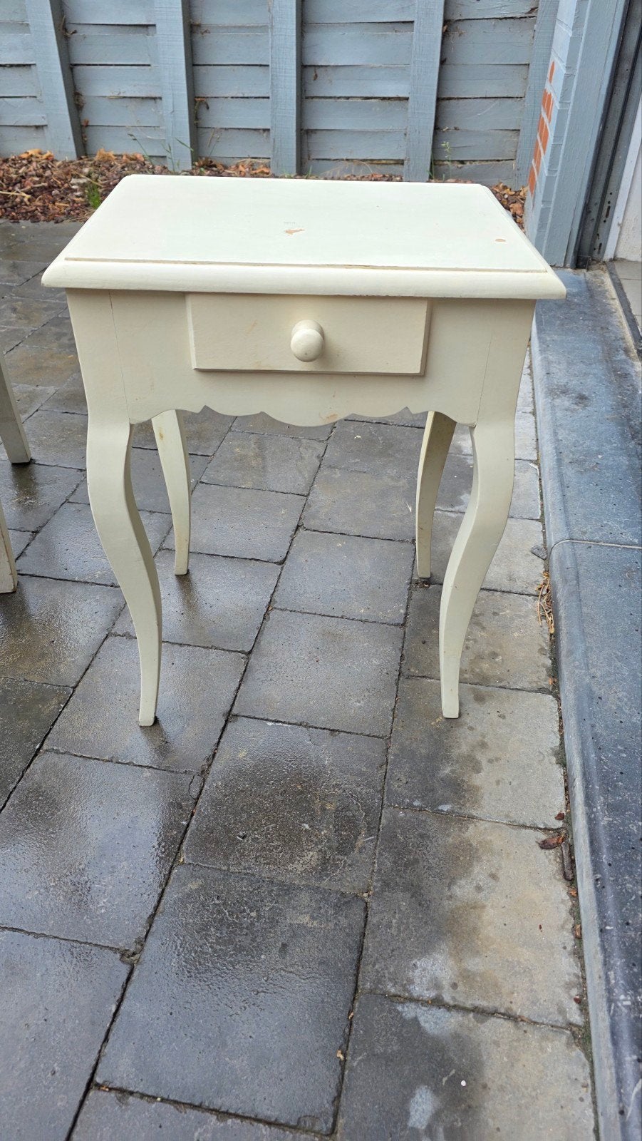 Table de chevet, Enlèvement