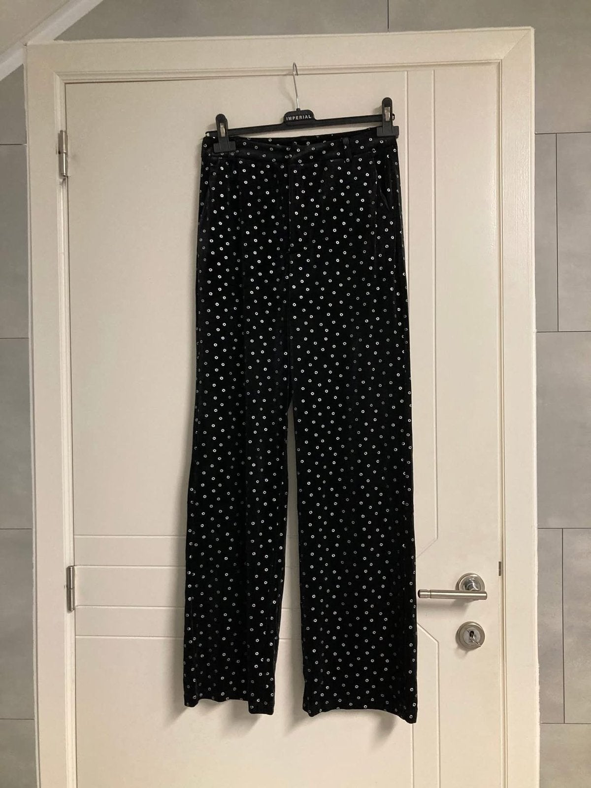Nouveau pantalon en velours noir (taille M), Neuf, Taille 38/40 (M), Enlèvement ou Envoi, Longs