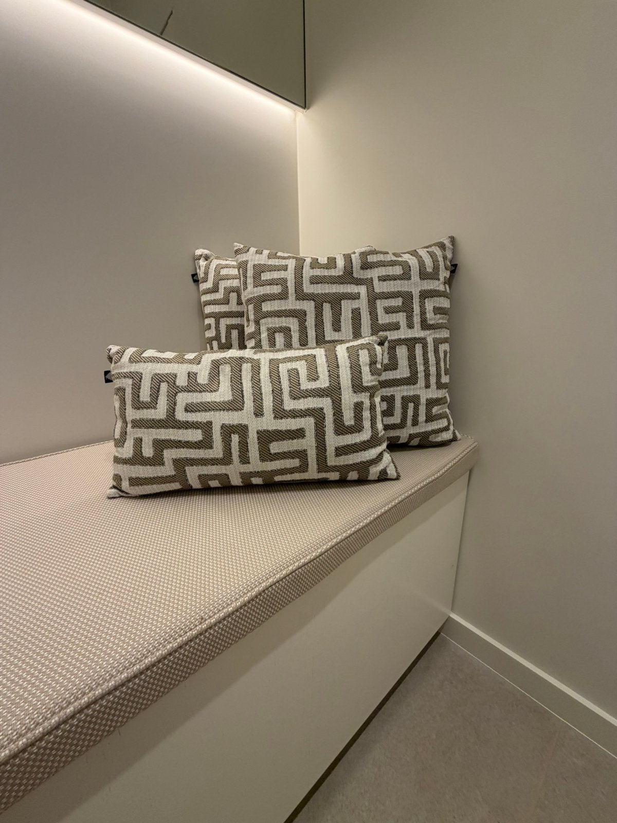3 x sierkussen, Immo, Appartementen en Studio's te huur