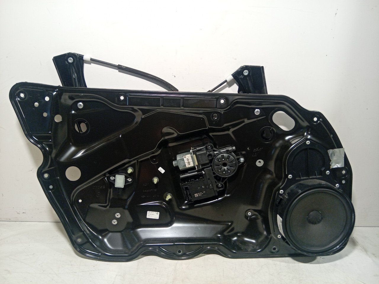 Raammechaniek elektrisch links voor Volkswagen Passat, Onderdelen@venauto.nl, Van der Ven Autorecycling B.V., Gebruikt, Ettenseweg 76, 4706 PB Roosendaal, The Netherlands