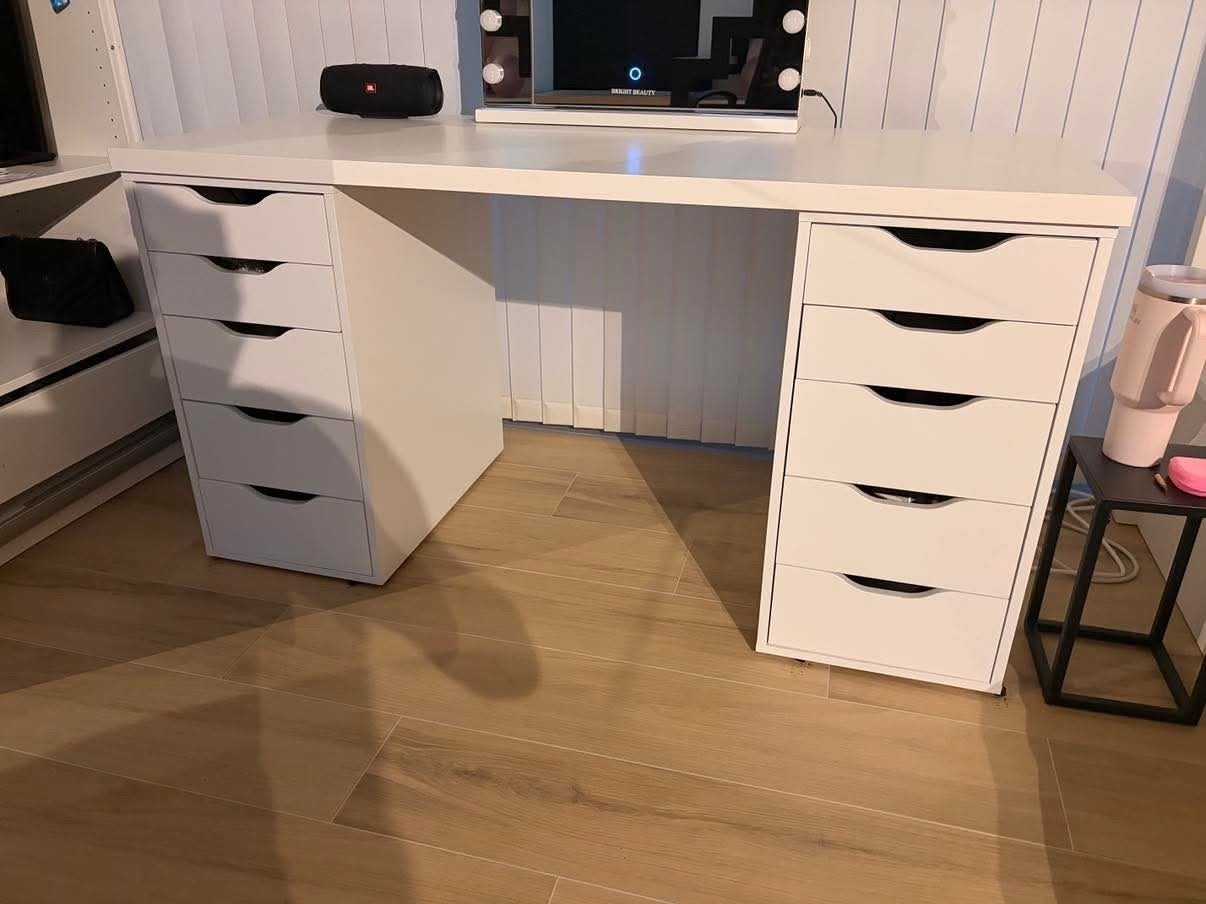 Très beau bureau, vieux de moins d'un an, disparu à cause de, Maison & Meubles, Enlèvement ou Envoi