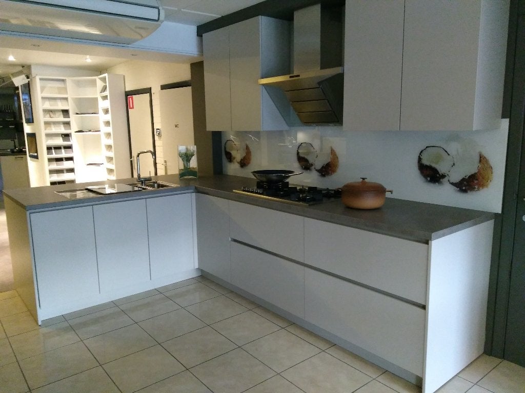 TOONZAALKEUKEN TE KOOP, Ophalen, Hoekkeuken, Nieuw, Grijs