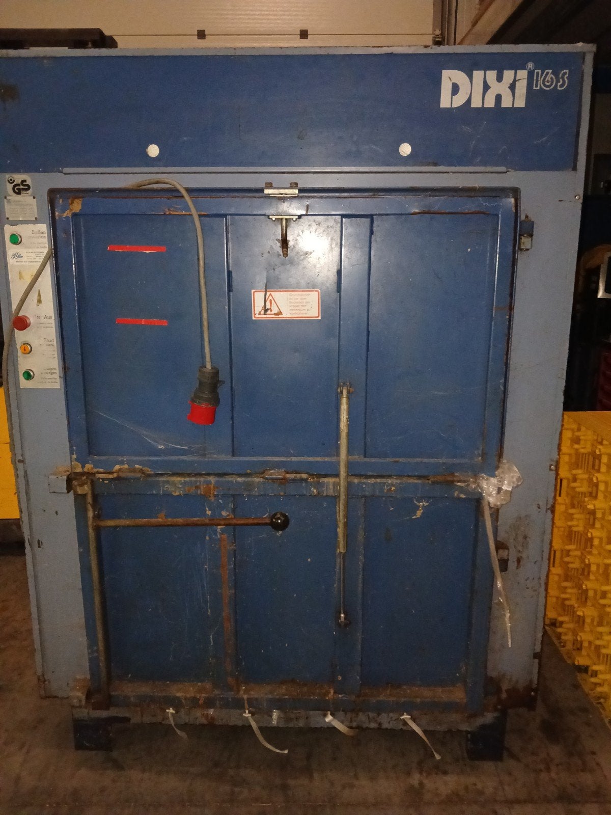 karton/plastiek pers, Ophalen