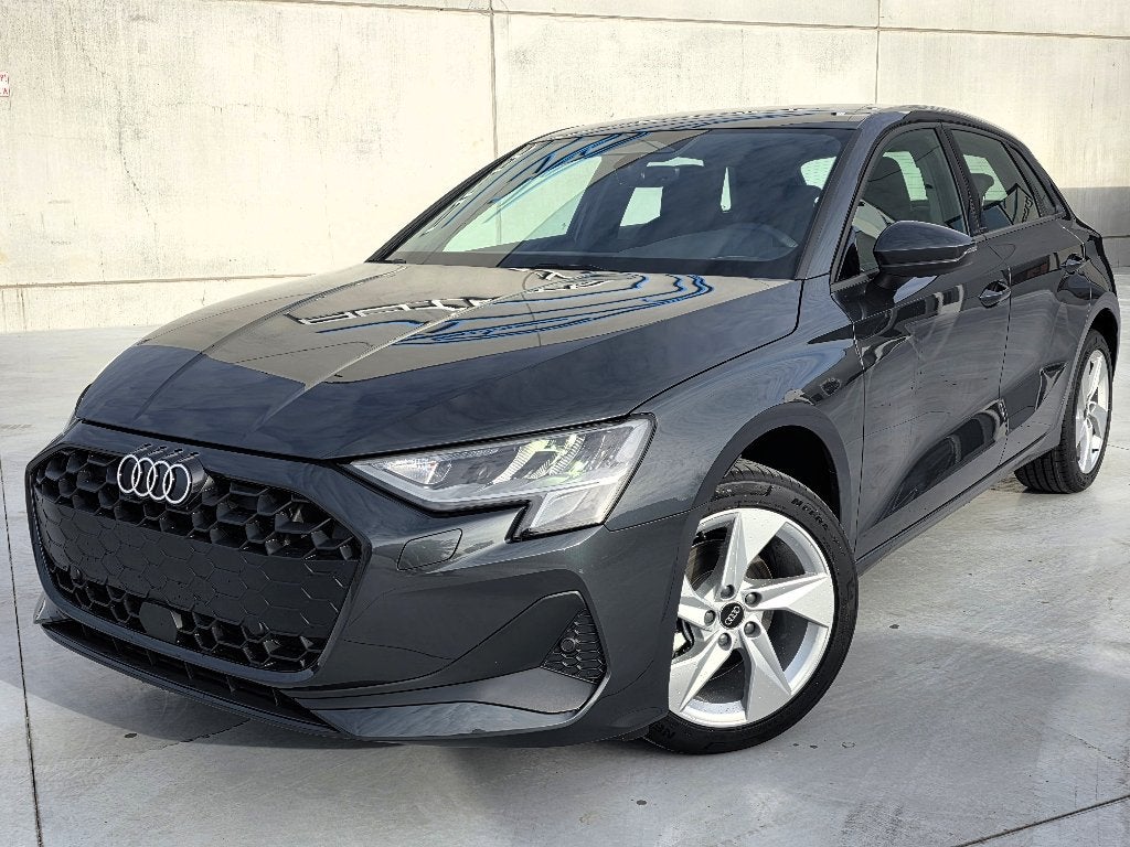 Audi A3 Sportback 30 TFSI - NIEUW 0KM 2026 - 1.5 Benzine, Auto's, Stof, Verwarmde buitenspiegels, Bedrijf, Zilver of Grijs