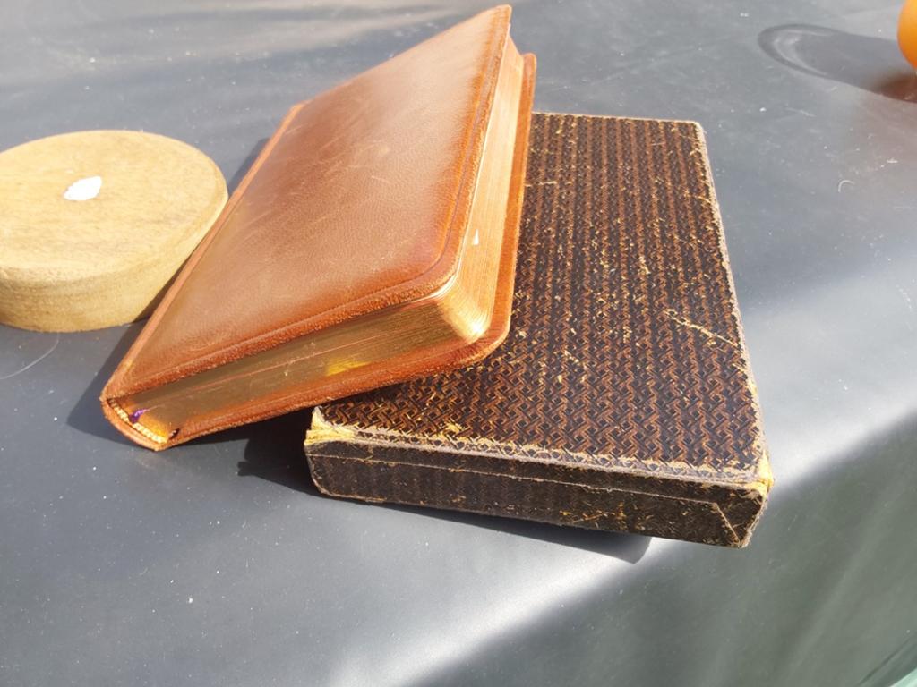 A VENDRE MISSEL FRANCAIS *GRANDE PRIÈRES*+cuir+dorure+ETUIT, Enlèvement, Neuf, Christianisme | Catholique