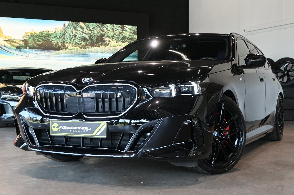 BMW i5 Touring eDrive40 M Sport**LED/CAM/H&K/DAB/TREKHAAK**, Auto's, Automaat, Achterwielaandrijving, Zwart, 5 deurs