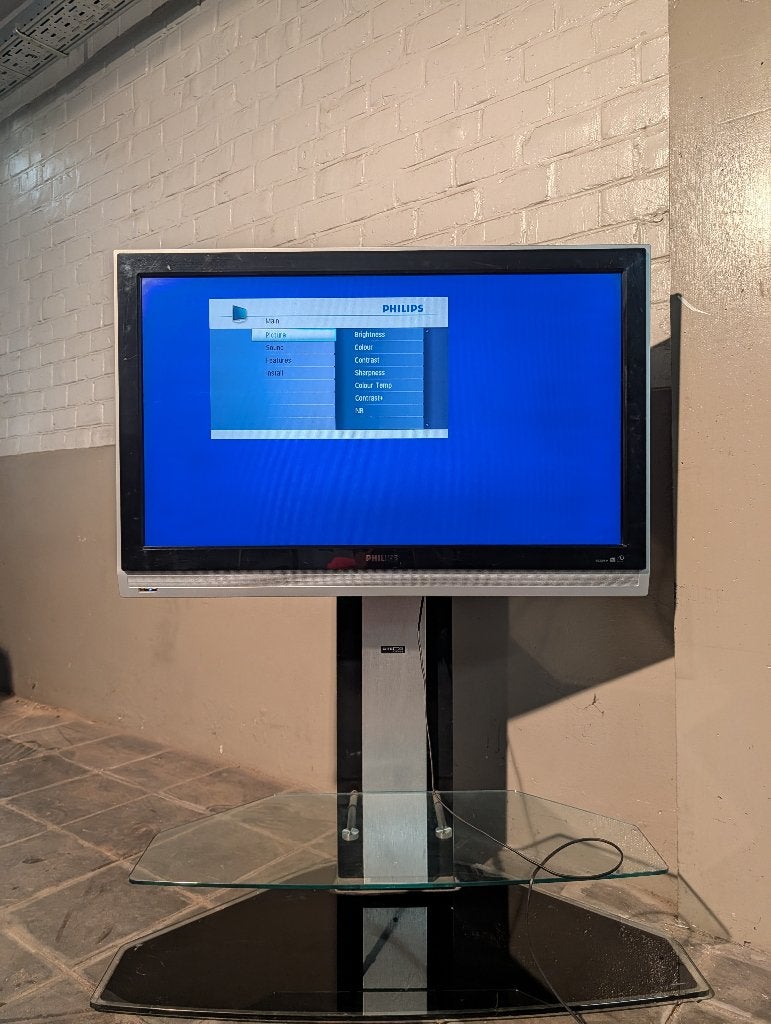 Téléviseur LCD à écran plat Philips avec support, Philips, 40 à 60 cm, Comme neuf, HD Ready (720p)