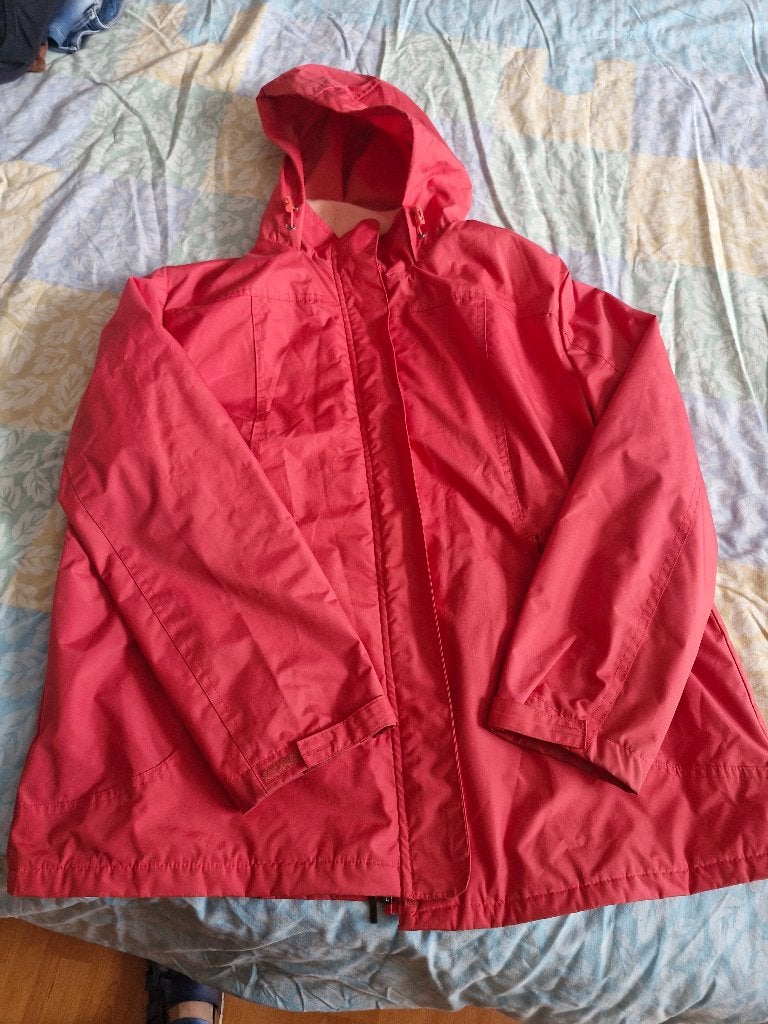 Roze regenjas, Maat 46/48 (XL) of groter, Zo goed als nieuw, Roze, Ophalen