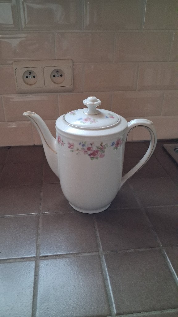 Theepot 6, Enlèvement, Théière