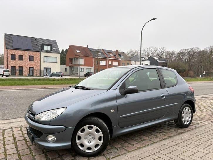 Peugeot 206 | 12 Maanden Garantie | 99Dkm | Benzine | 2006 |, Voorwielaandrijving, Testrit aan huis, Stof, 1360 cc
