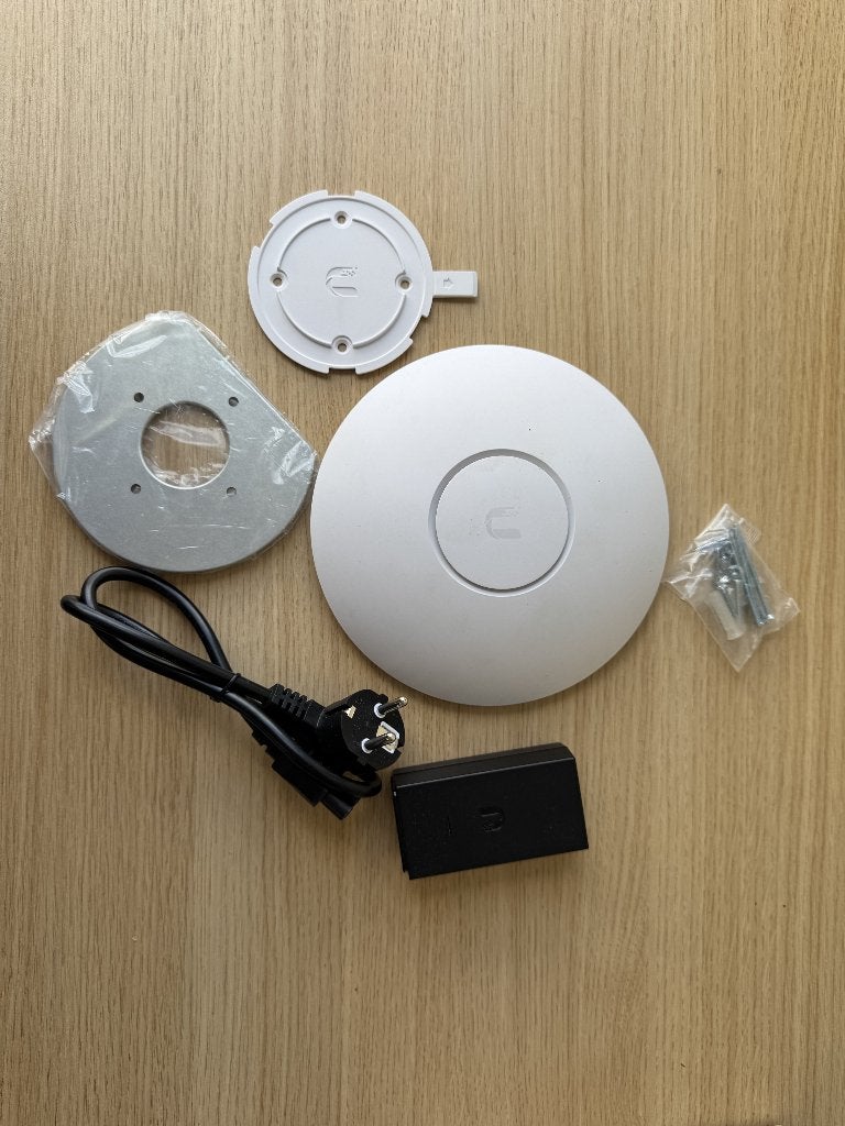 Ubiquiti UniFi AP AC LR, Computers en Software, Accesspoints, Ophalen of Verzenden, Gebruikt, Ubiquiti