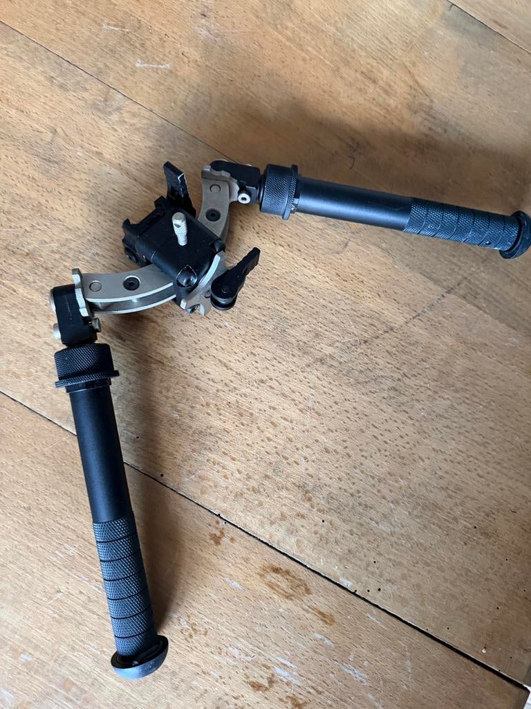Bi-pied de type Atlas / Bi pod carabine, Ophalen of Verzenden, Zo goed als nieuw