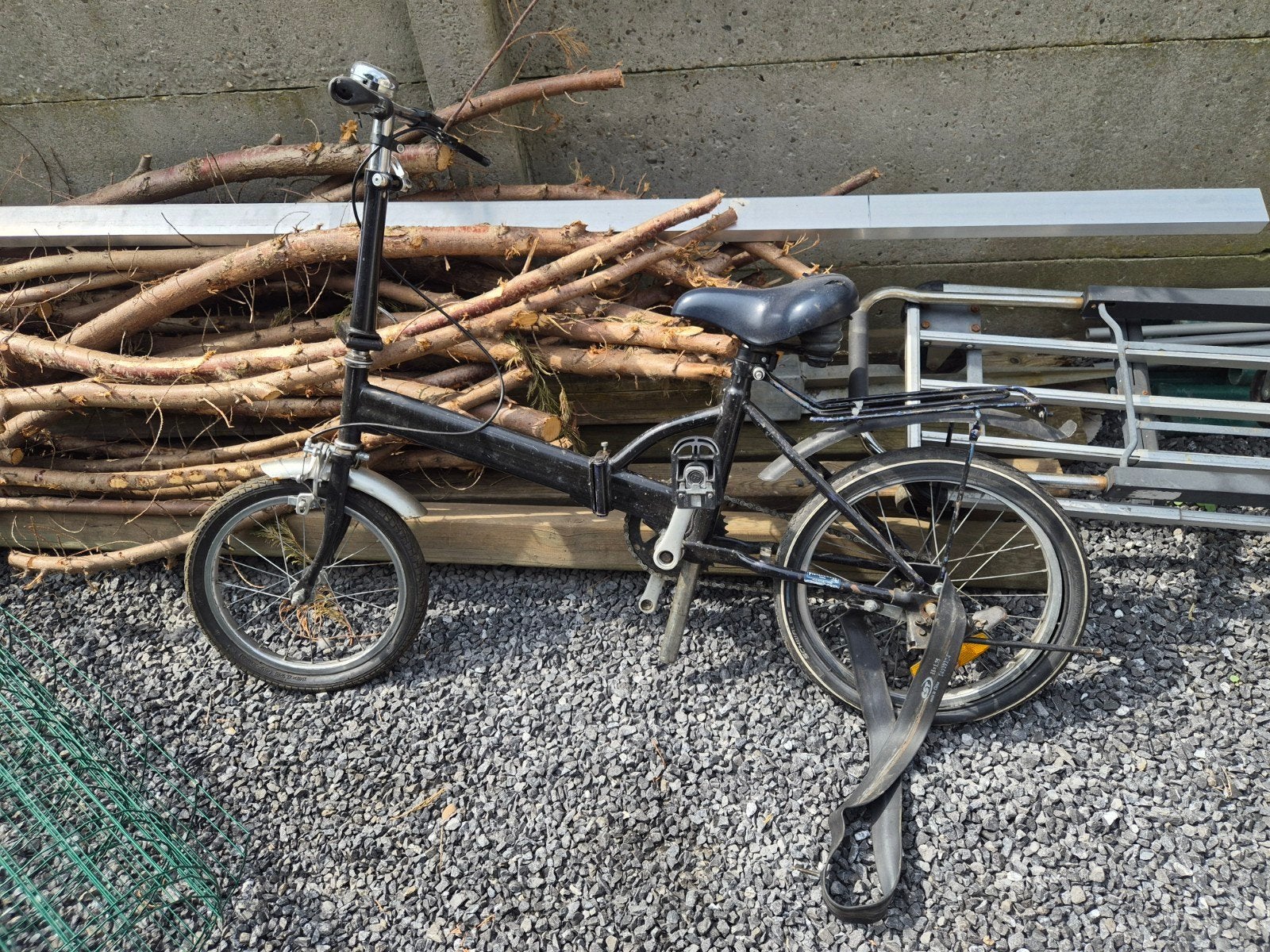 9 fietsen, Enlèvement