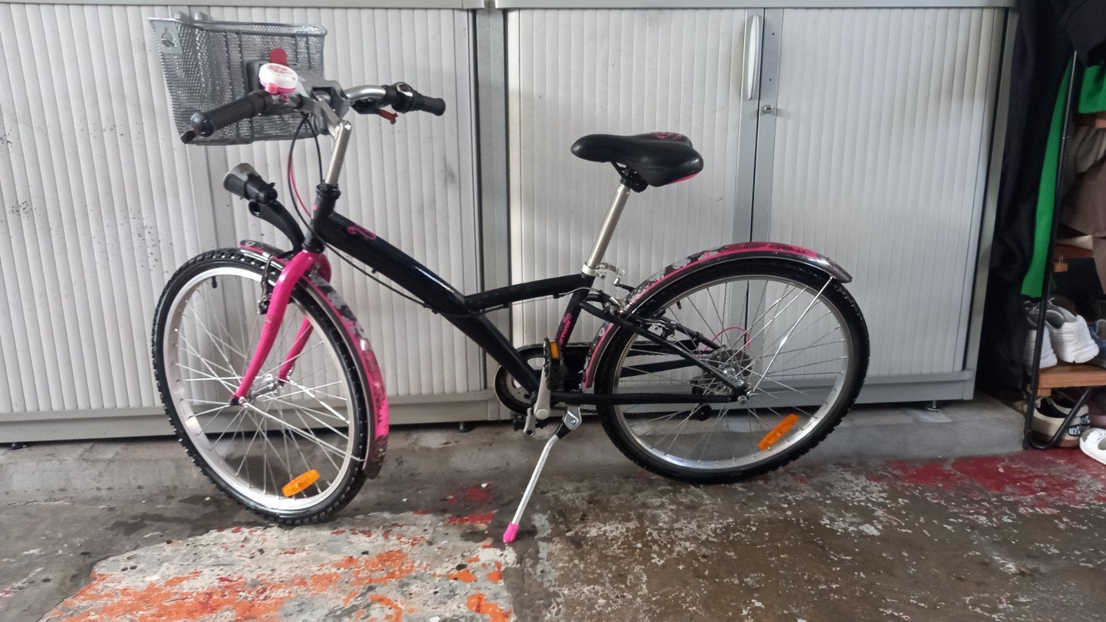 Beou vélo enfant 24pouces (très peu utilisé avec le panier ), Vélos & Vélomoteurs, Enlèvement ou Envoi