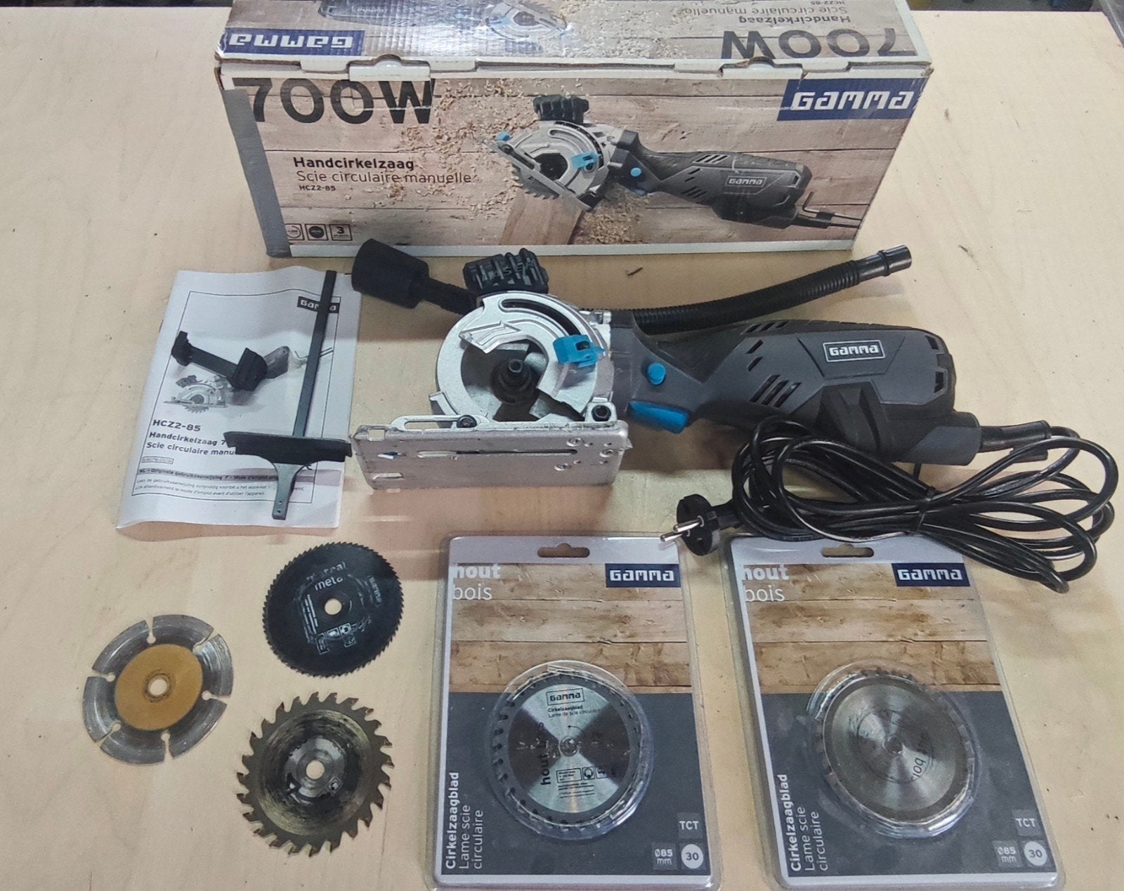 Handcirkelzaag 700 W met extra zaagbladen, Ophalen, Gebruikt, Snijgereedschap, Overige merken