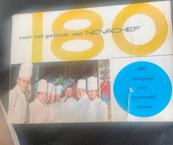 kookboek getiteld "180 recepten van Raymond Oliver, Enlèvement, Comme neuf