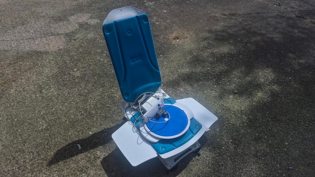 Elektrische badlift met 2 afstandsbedieningen en draaiplaat, Ophalen, Gebruikt