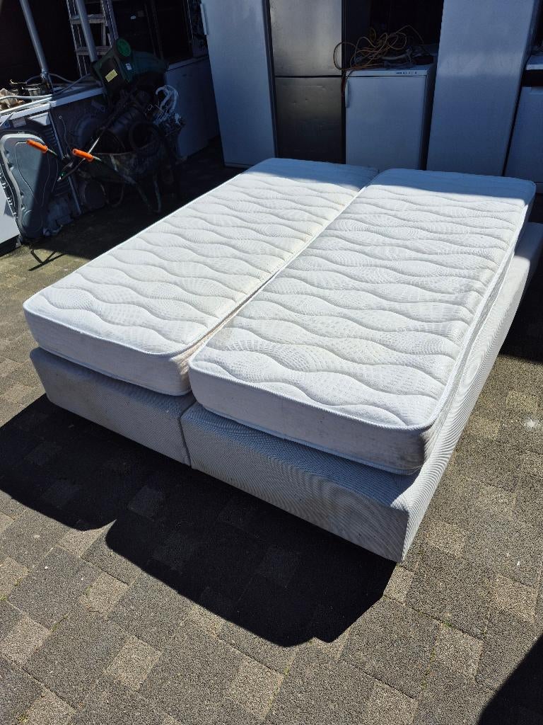 lit boxspring +matelas ( prix 120 euros ), Autres couleurs, Utilisé, Deux personnes, 190 cm ou moins