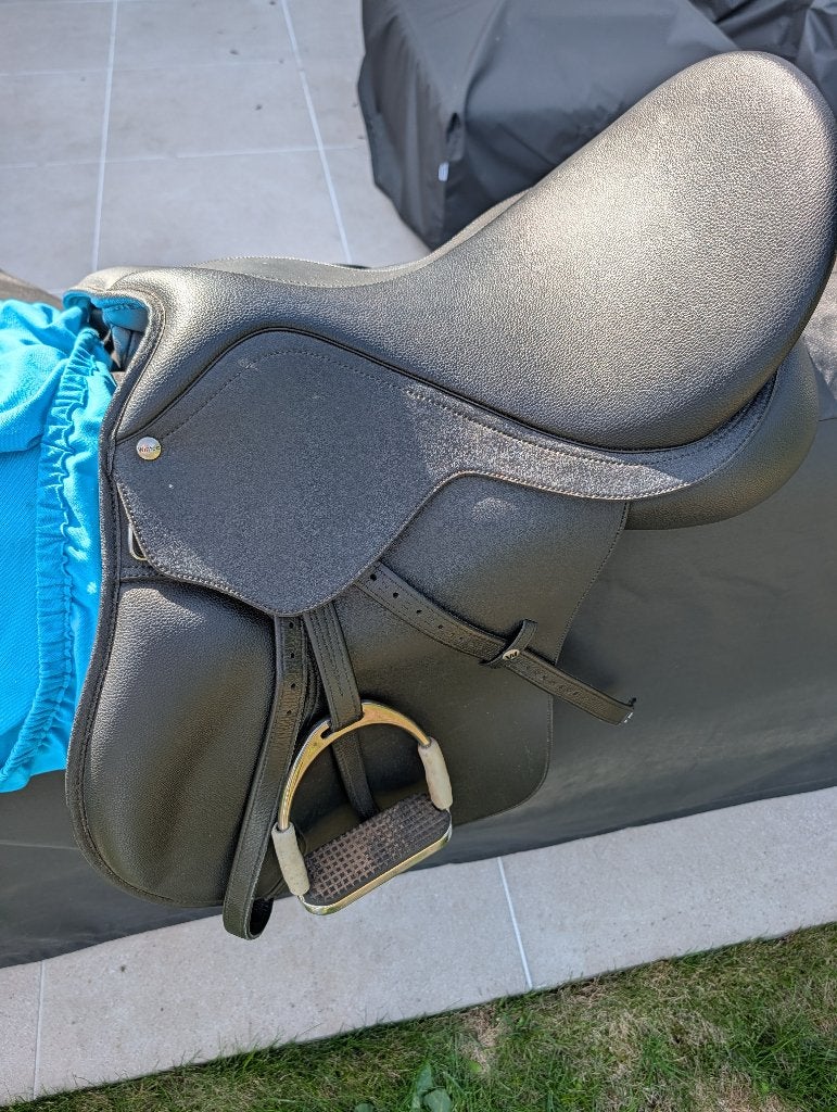 Te koop veelzijdigheidszadel Wintec 16,5, Dieren en Toebehoren, Ophalen, Vlakke zit, Wintec, Zo goed als nieuw