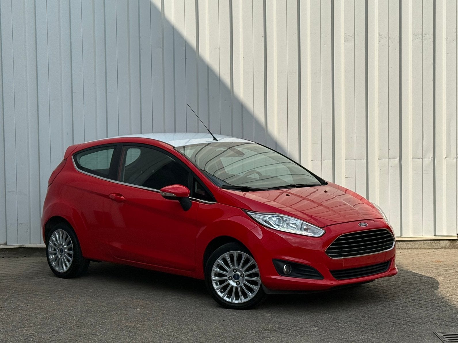 - Ford Fiesta - 1.0 Essence - 07/2014 - Clima - 117 000 KM -, Autos, Rouge, Euro 5, Achat, 998 cm³