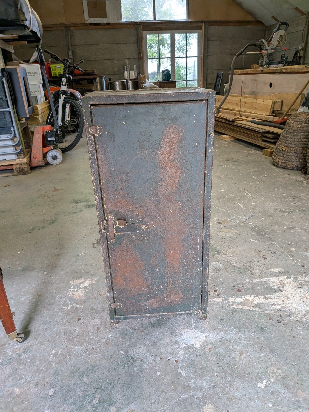vintage industriele metalen kast, Maison & Meubles, Armoires | Casiers, Enlèvement