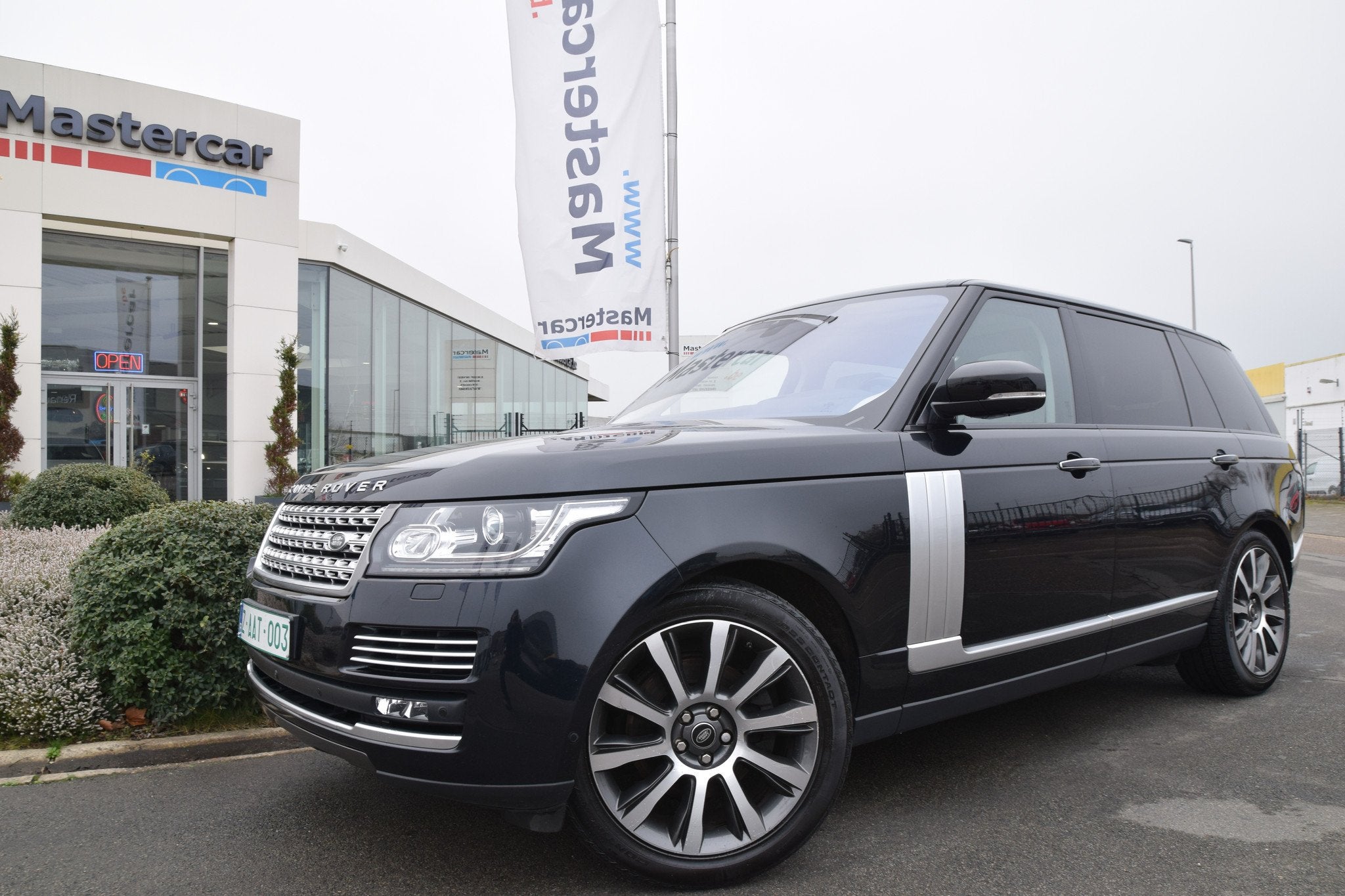 Land Rover Range Rover 3.0 TDV6 LWD AUTOBIOGRAPHY, Auto's, Automaat, Gebruikt, 2993 cc, Zwart
