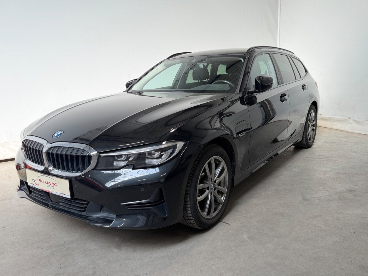 BMW 3 Serie 330 Touring 330 e Advantage (bj 2022, automaat), Auto's, BMW, Automaat, Stof, Gebruikt, Zwart