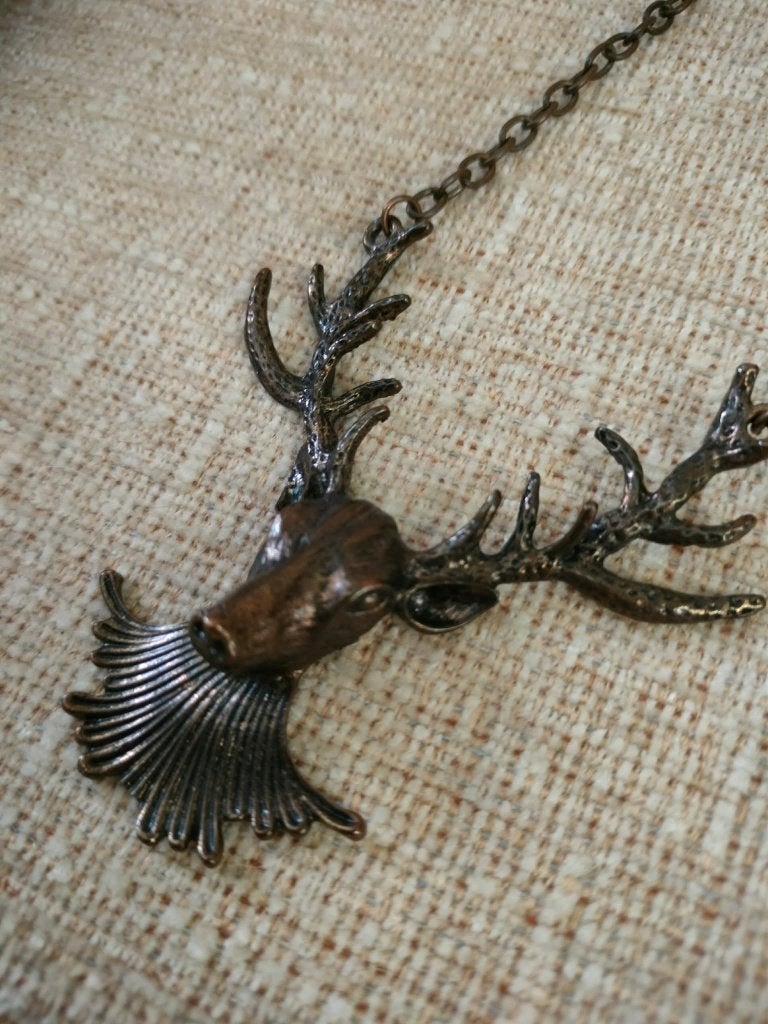 Vintage Halsketting Hert, Bijoux, Sacs & Beauté, Colliers, Enlèvement ou Envoi, Avec pendentif, Brun, Utilisé