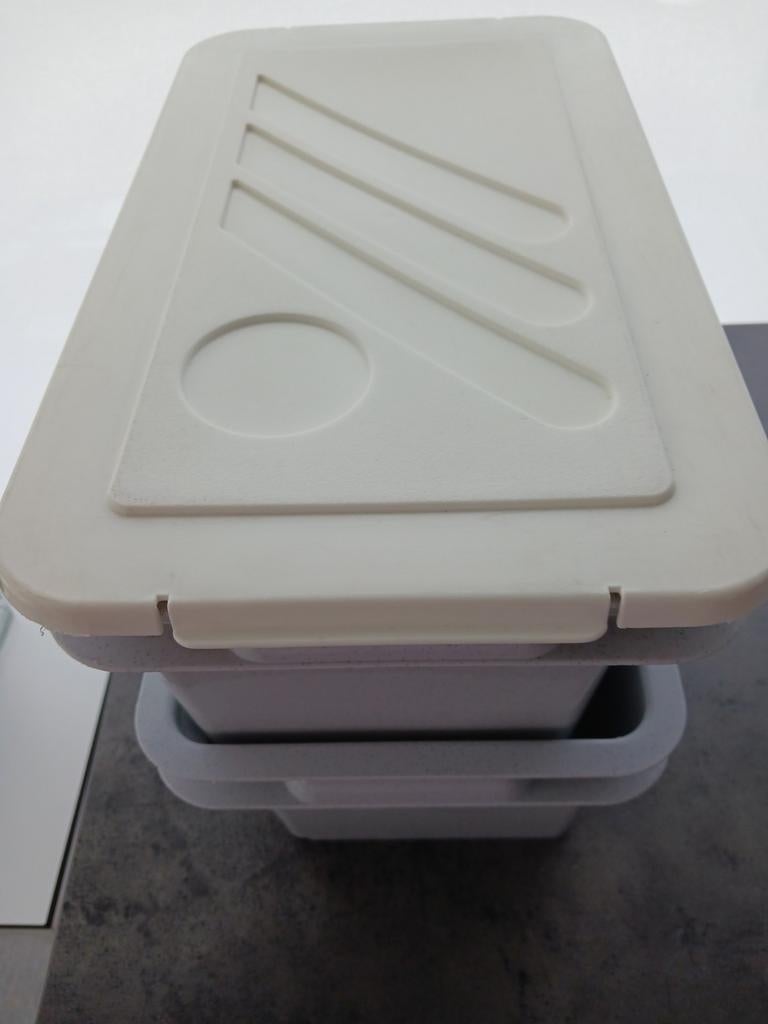 2 Grijze bakjes + 1 deksel te koop., Doe-het-zelf en Bouw, Ophalen, Gebruikt, Doos