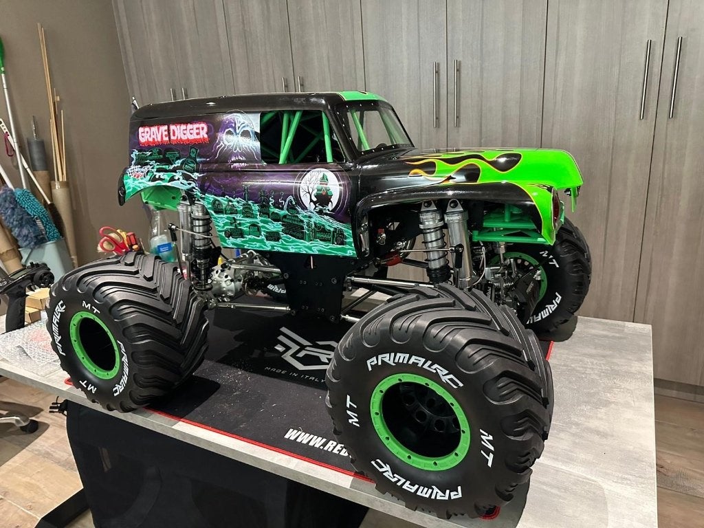PRIMAL RC 49cc tweetakt GRAVE DIGGER NIEUW 1/5 scale, Hobby en Vrije tijd, Ophalen, Benzine, Auto offroad, Nieuw