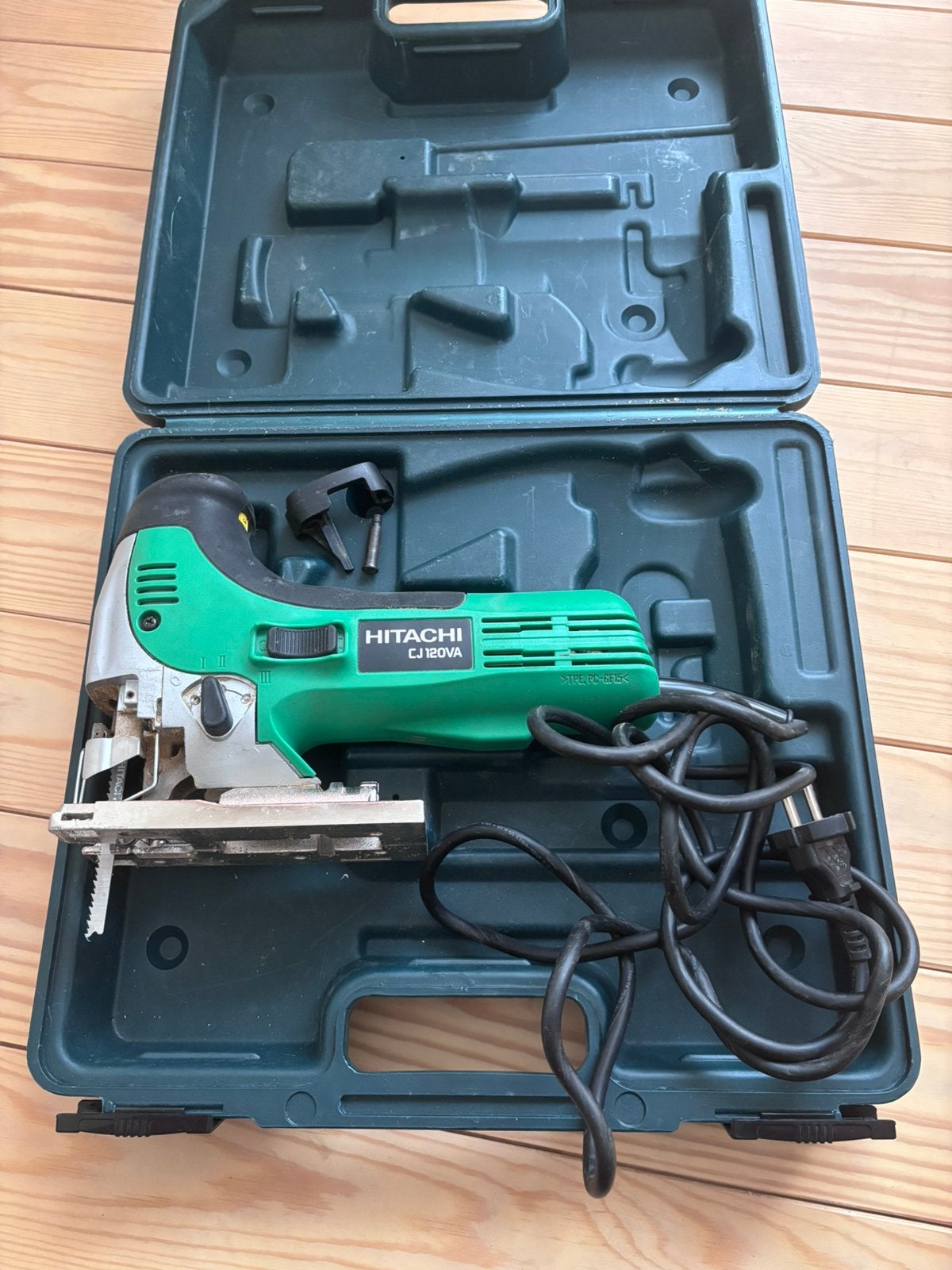 Hitachi Decopeerzaag, Enlèvement, Comme neuf, 1200 watts ou plus, Scie sauteuse