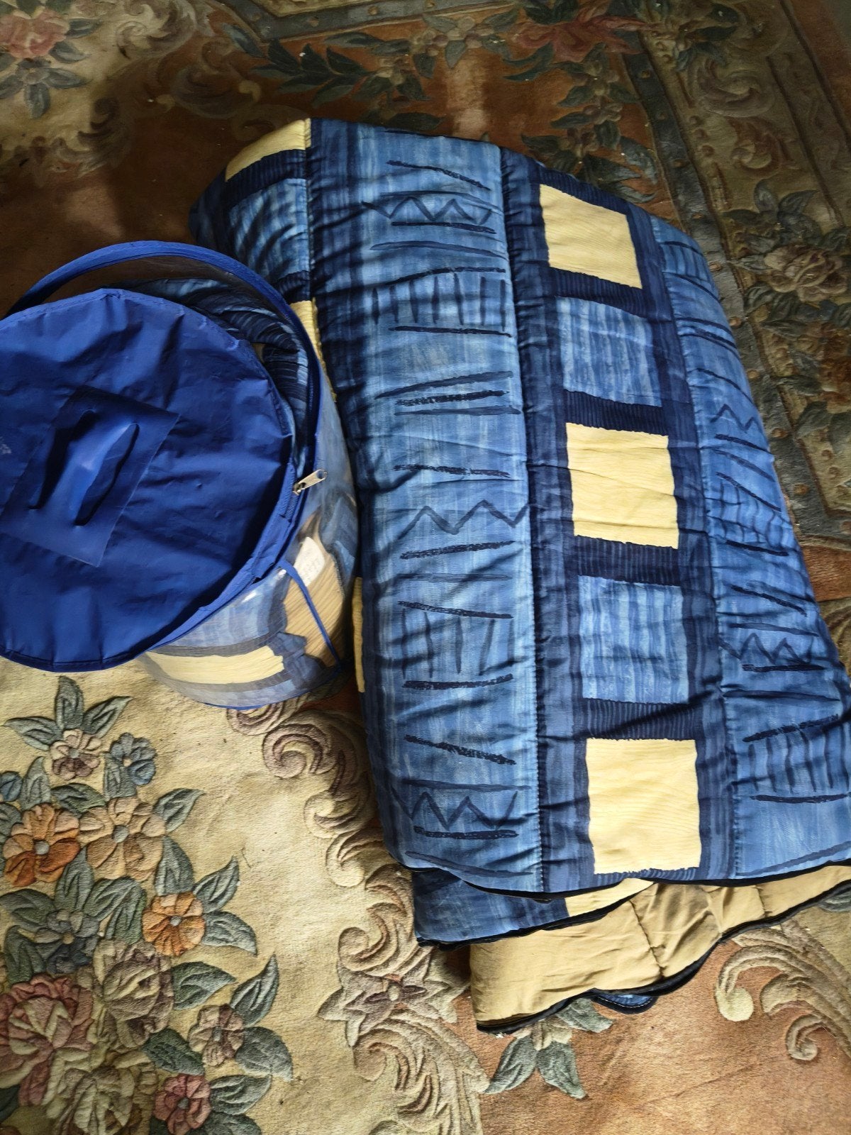 Deux sacs de couchage, Enlèvement