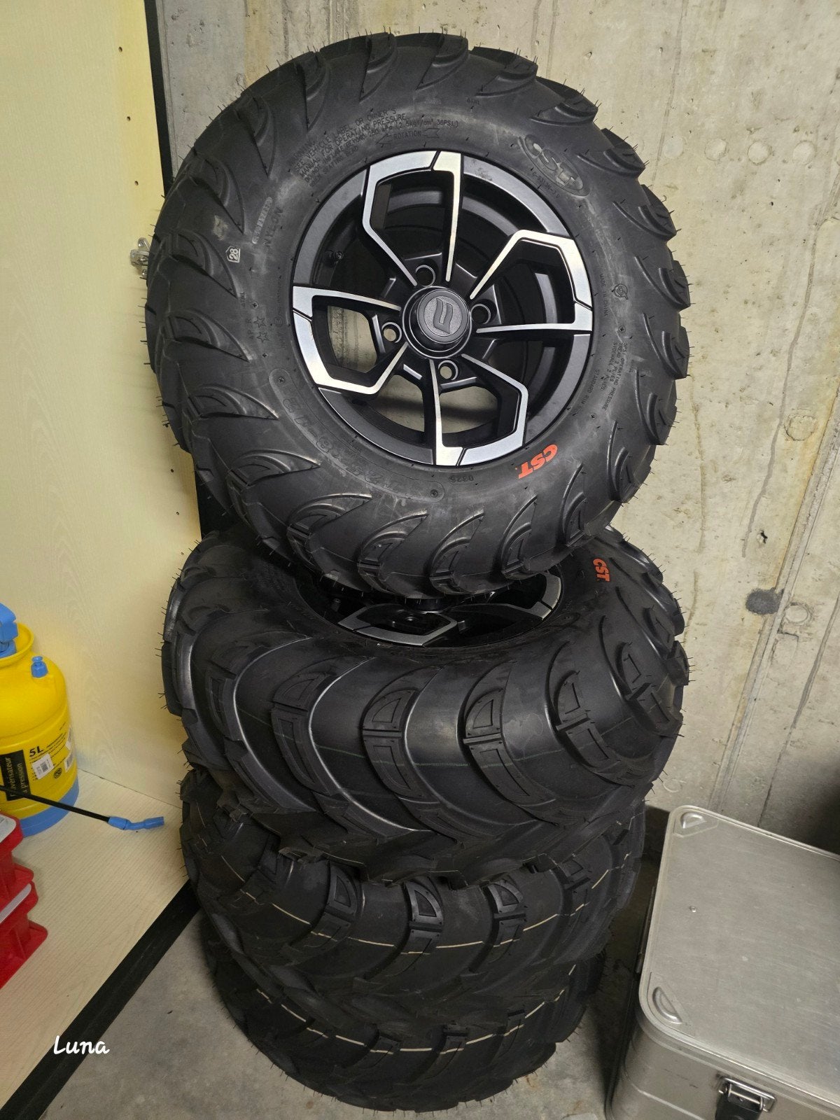 Jantes et pneus neufs Quad Force, Enlèvement