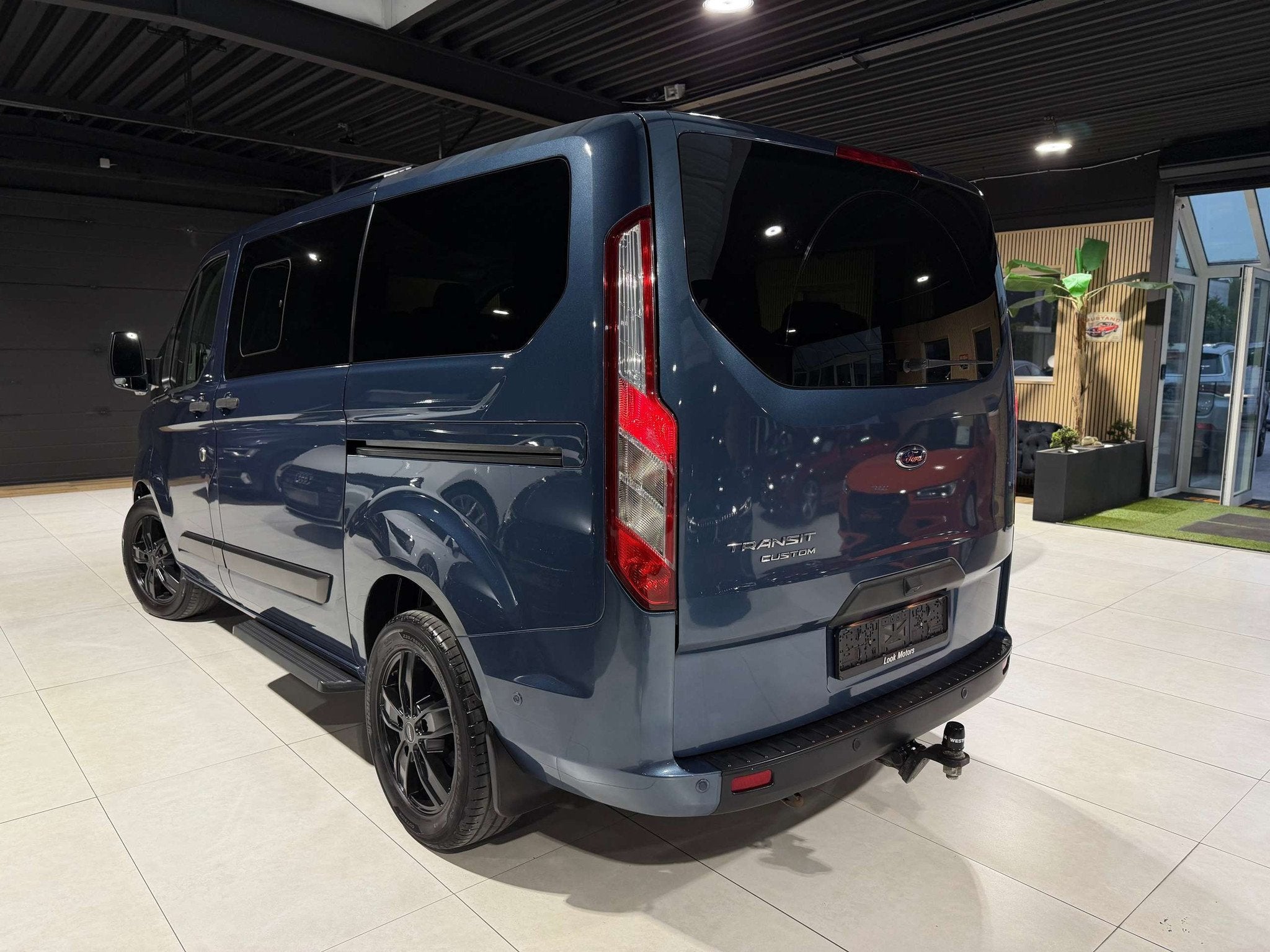 Ford Tourneo Custom 2.0 TDCi 185CV 9 PLACES BOITE AUTO. NAVI, Auto's, Ford, Gebruikt, 4 cilinders, Lichtsensor, Blauw