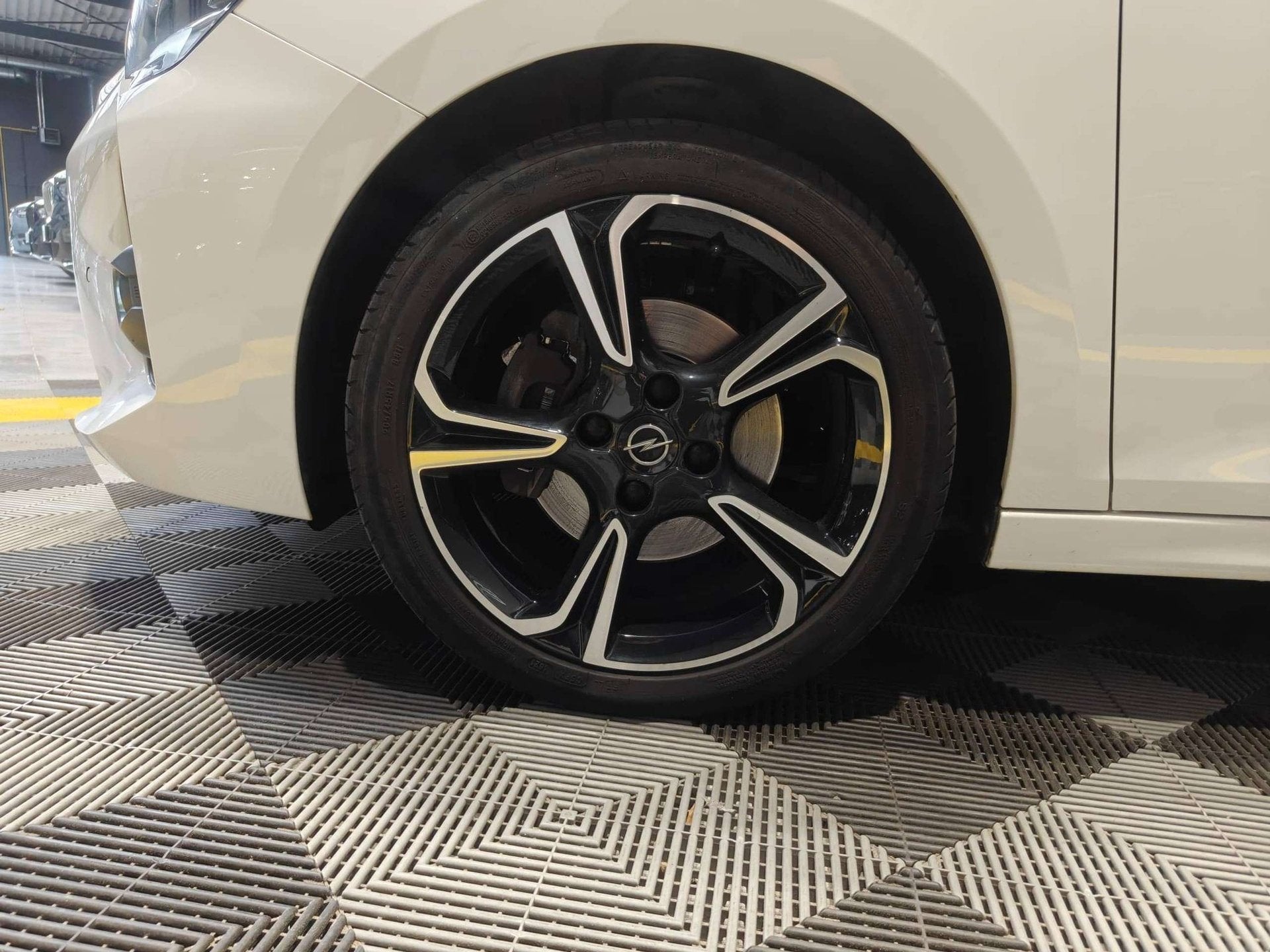 Opel Corsa 1.2 Turbo GS Line/LED/Keyless/CAM/17"/Cruise/GPS/, Achat, Entreprise, Noir, 5 portes