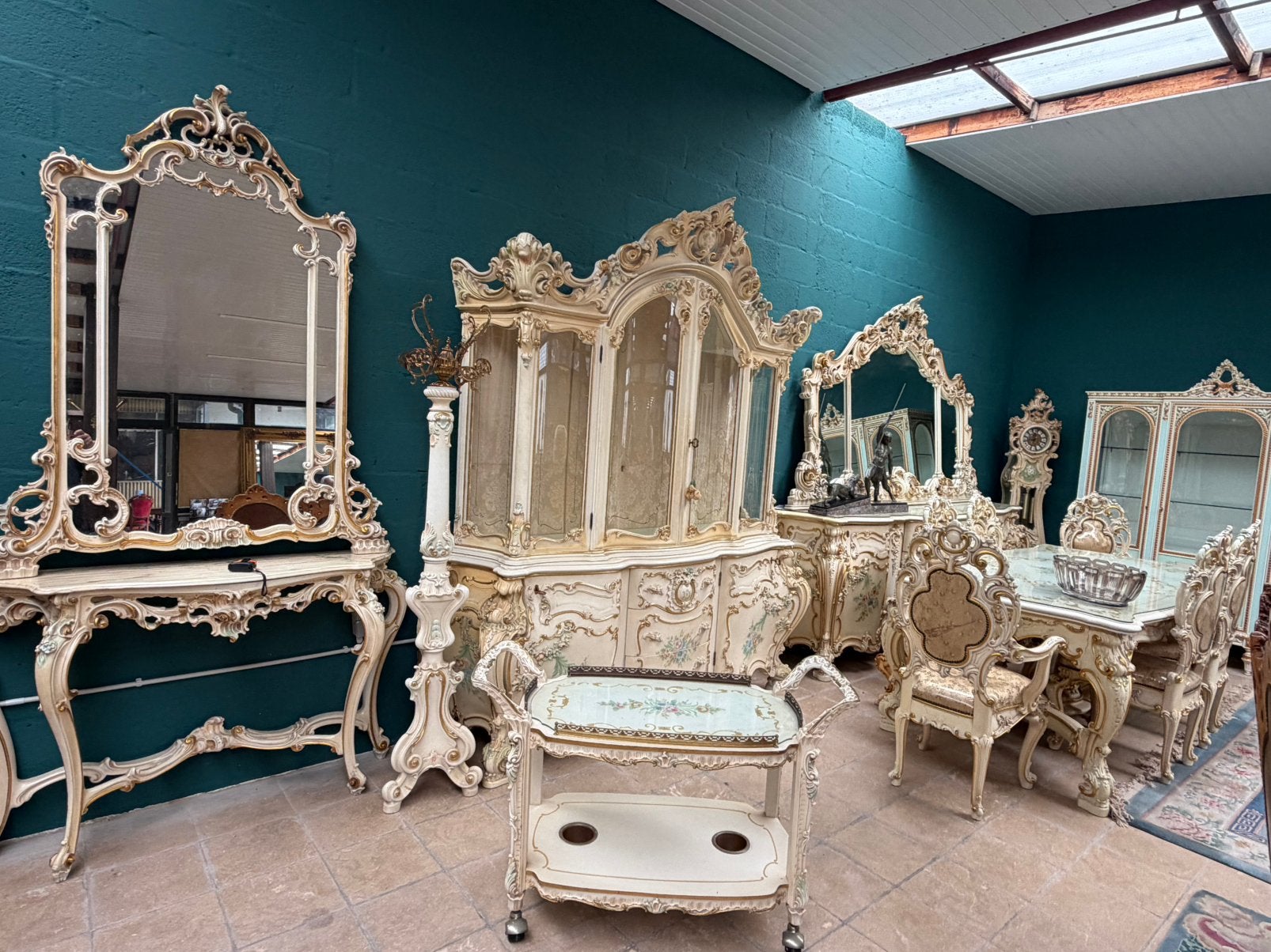 Vitrine de salle à manger baroque , commode, miroir, horloge, Antiquités & Art, Enlèvement