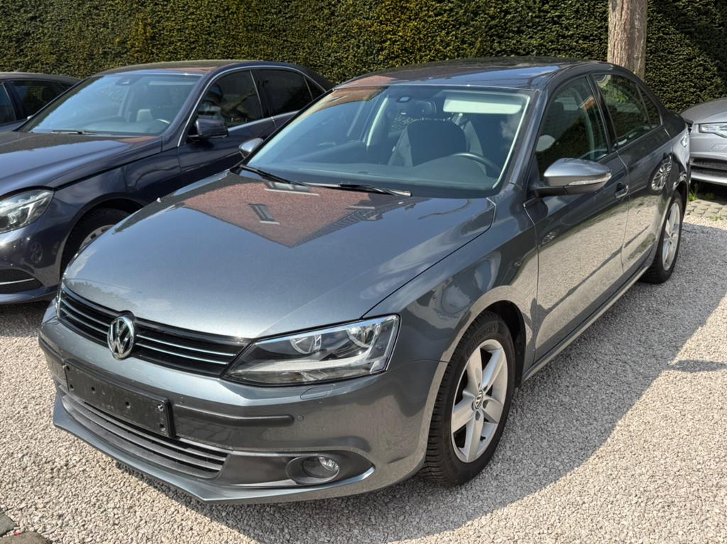 VW Jetta 1.2i benzine - 63000KM-1ste eig-CARPLAY-GARANTIE!, Auto's, Volkswagen, Voorwielaandrijving, Stof, Bedrijf, Grijs