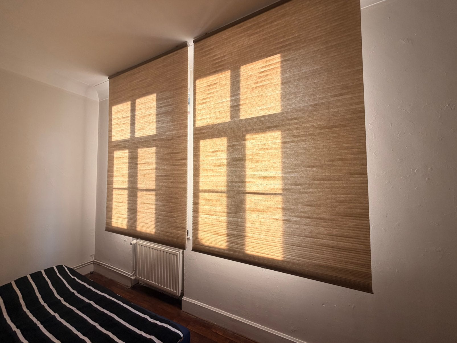Lot de 4 stores alvéolaires IKEA HOPPVALS – 140210 cm, Huis en Inrichting, Stoffering | Gordijnen en Lamellen, Zo goed als nieuw
