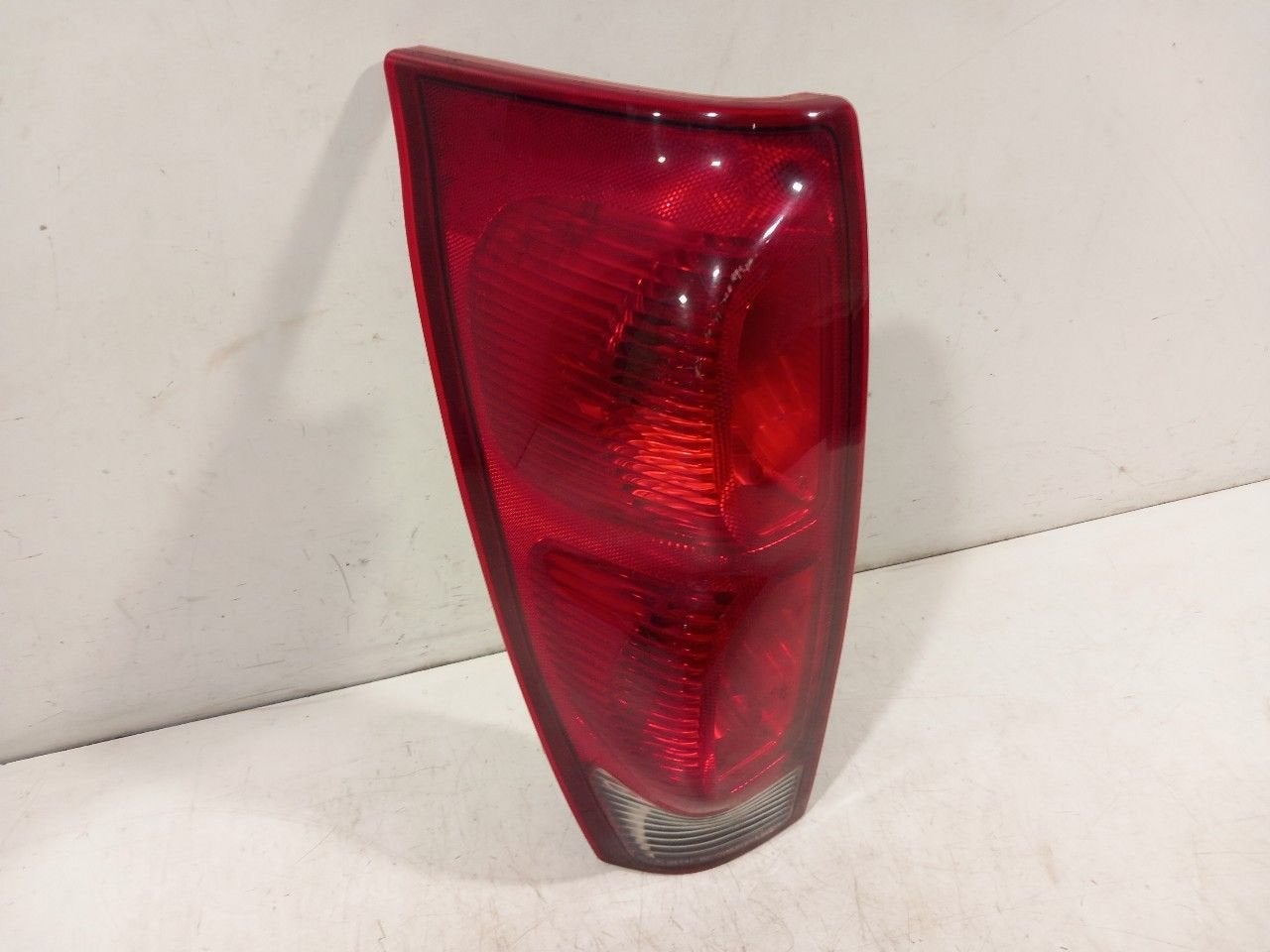 Achterlicht links buiten Chevrolet Avalanche, Auto-onderdelen, Onderdelen@venauto.nl, Van der Ven Autorecycling B.V., Gebruikt