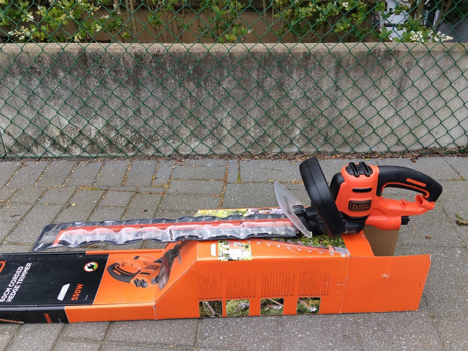 Haagschaar Black+Decker 60 cm gelijk nieuw !, Ophalen