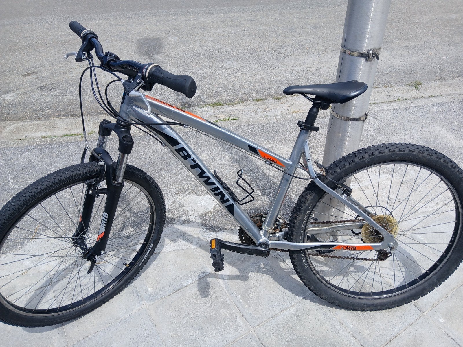 A vendre vélo vtt decathlon b twin 26 pouces état impeccable, Enlèvement ou Envoi