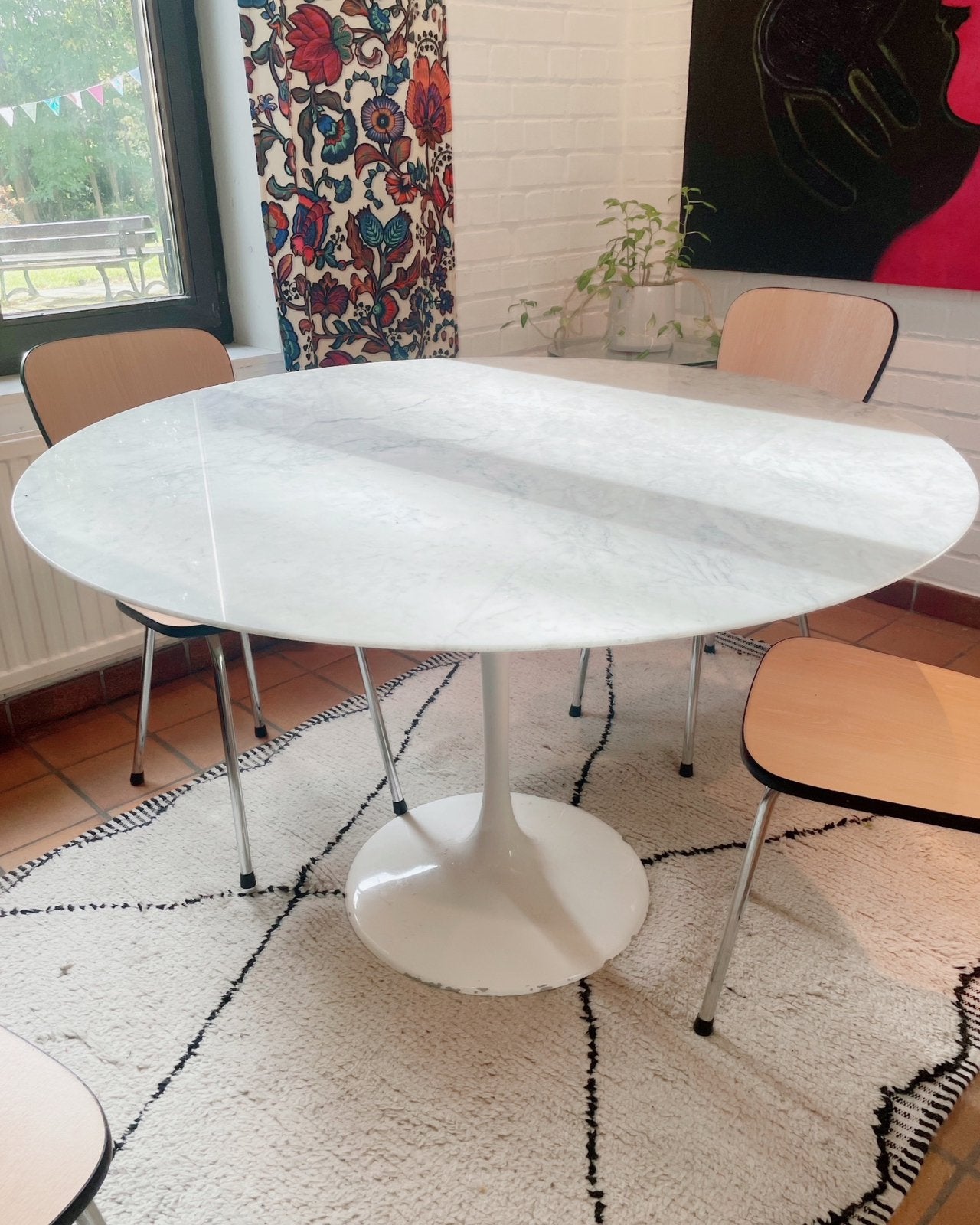 Table à manger pied tulipe en marbre - ø120cm, Enlèvement, Comme neuf, Métal