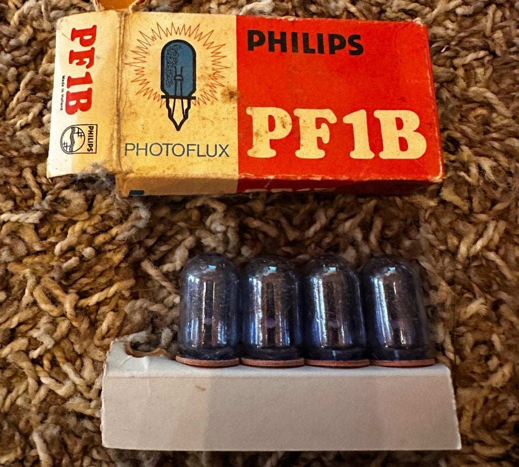 Oude flitslampjes Philips PF1B ( 4 stuks ), Audio, Tv en Foto, Foto | Flitsers, Ophalen, Nieuw, Philips