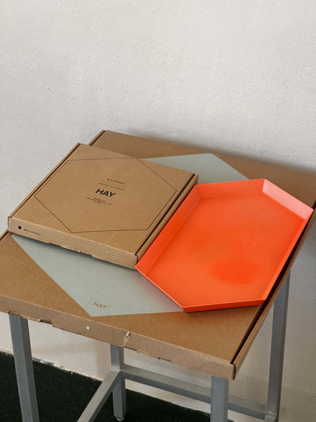 Set van 3 dienbladen Kaleido - HAY - Clara Von Zweigbergk, Gebruikt, Met opstaande rand, Ophalen of Verzenden, Dienblad