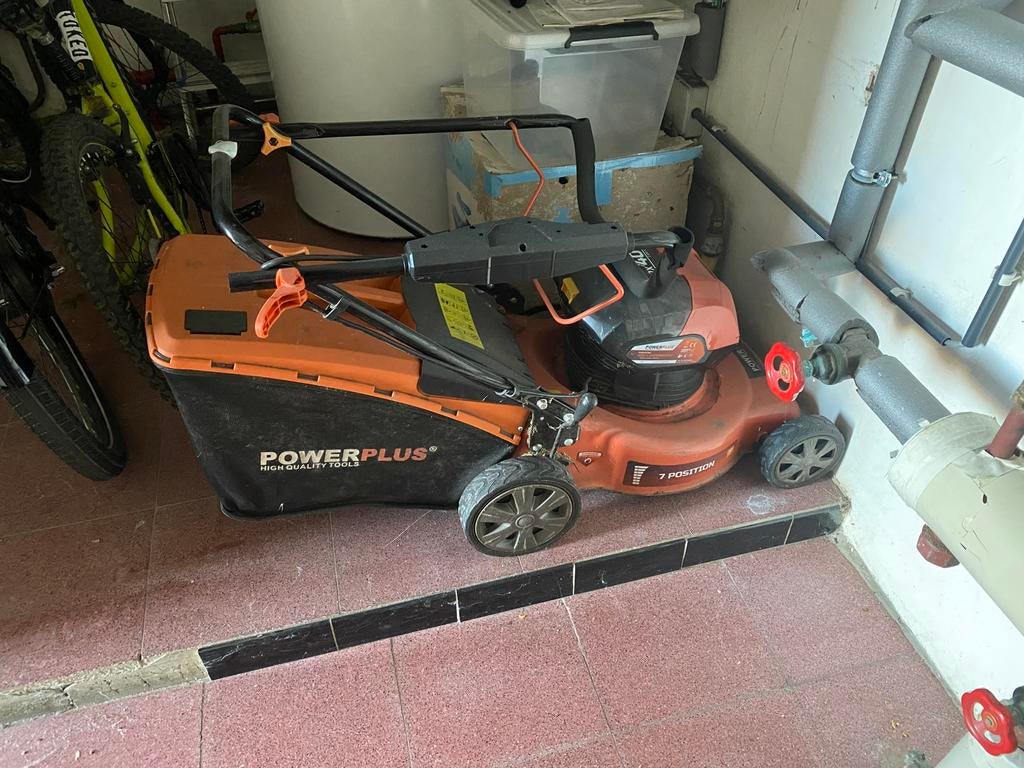 Grasmachine te koop, Tuin en Terras, Grasmaaiers, Ophalen, Zo goed als nieuw