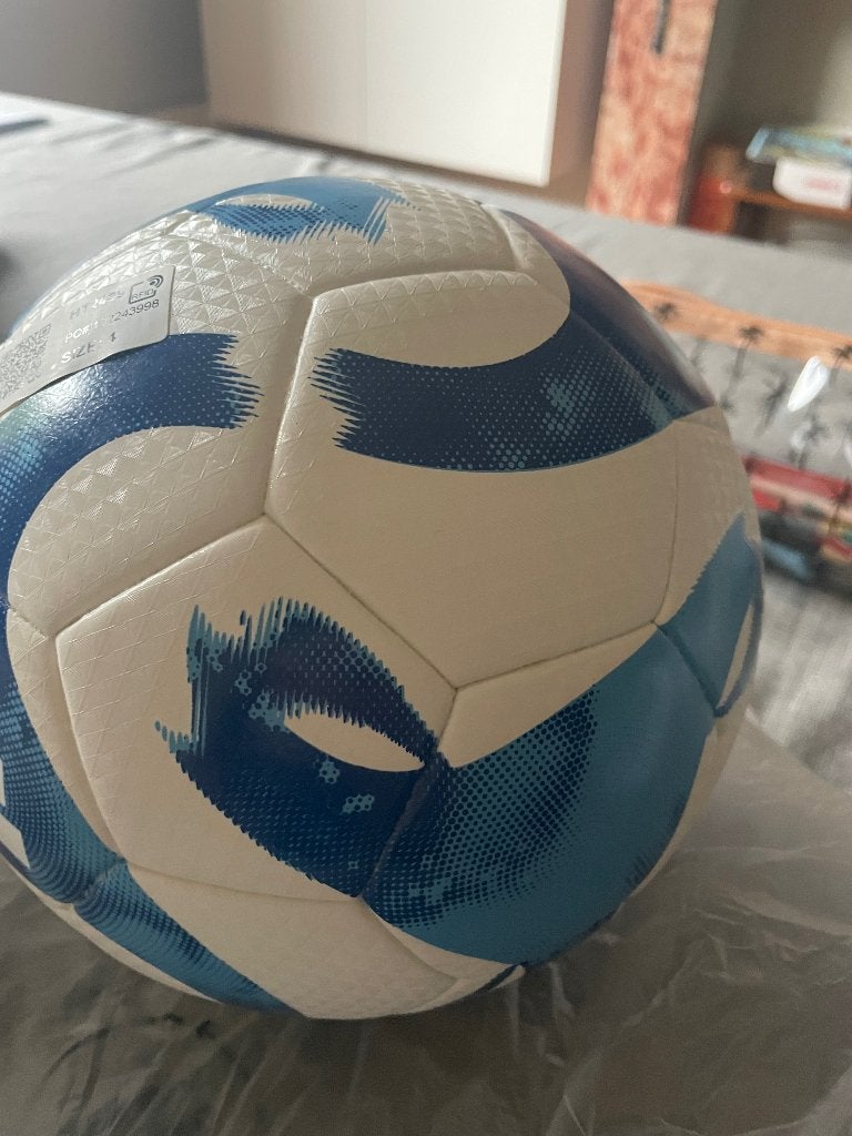 Adidas voetbal maat 4, Sport en Fitness, Ophalen, Nieuw, Bal