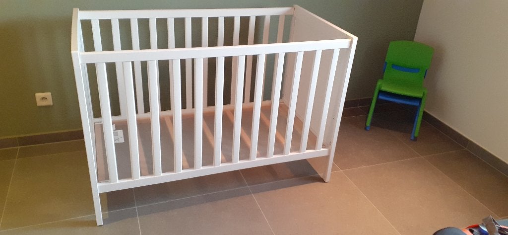 Lit bébé Ikea avec matelas, Enfants & Bébés, Matelas, Moins de 70 cm, Comme neuf, Enlèvement