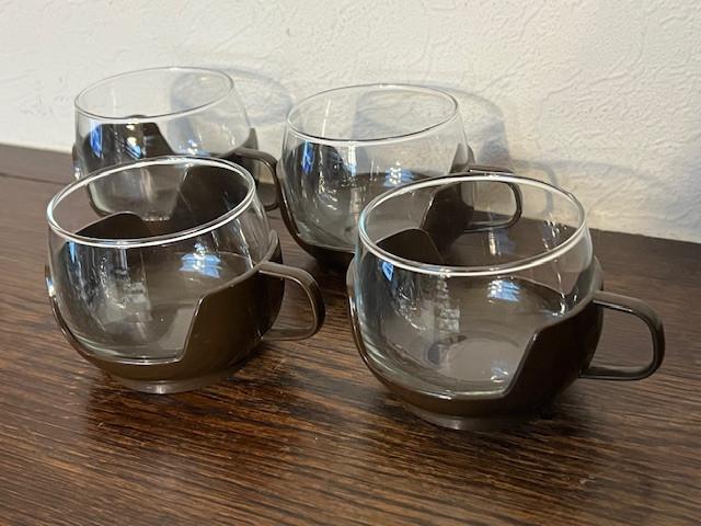 4 theeglazen 1970's, glas en bruine plastiek, Antiek en Kunst, Ophalen